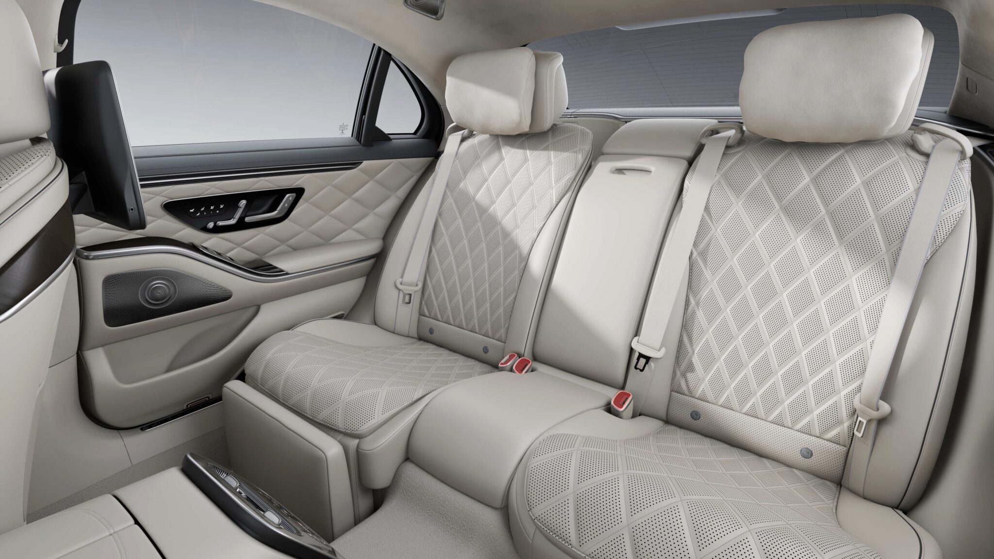 Interior | S-Class Saloon | Mercedes-Benz The cockpit of the new Mercedes-Benz Saloon Long shown from between the two front seats.