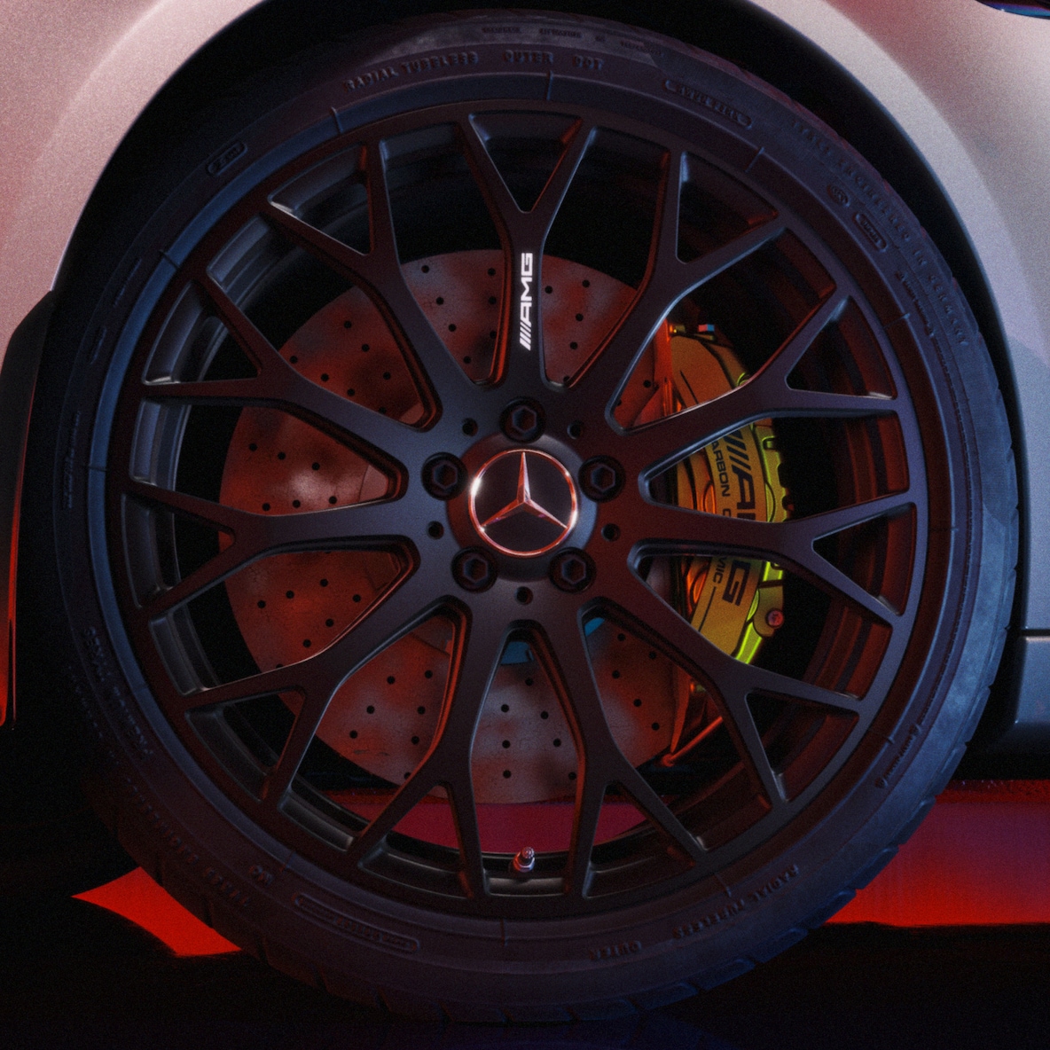 Close-up of the AMG forged wheel RZT on a Mercedes-AMG C 63 S E PERFORMANCE.