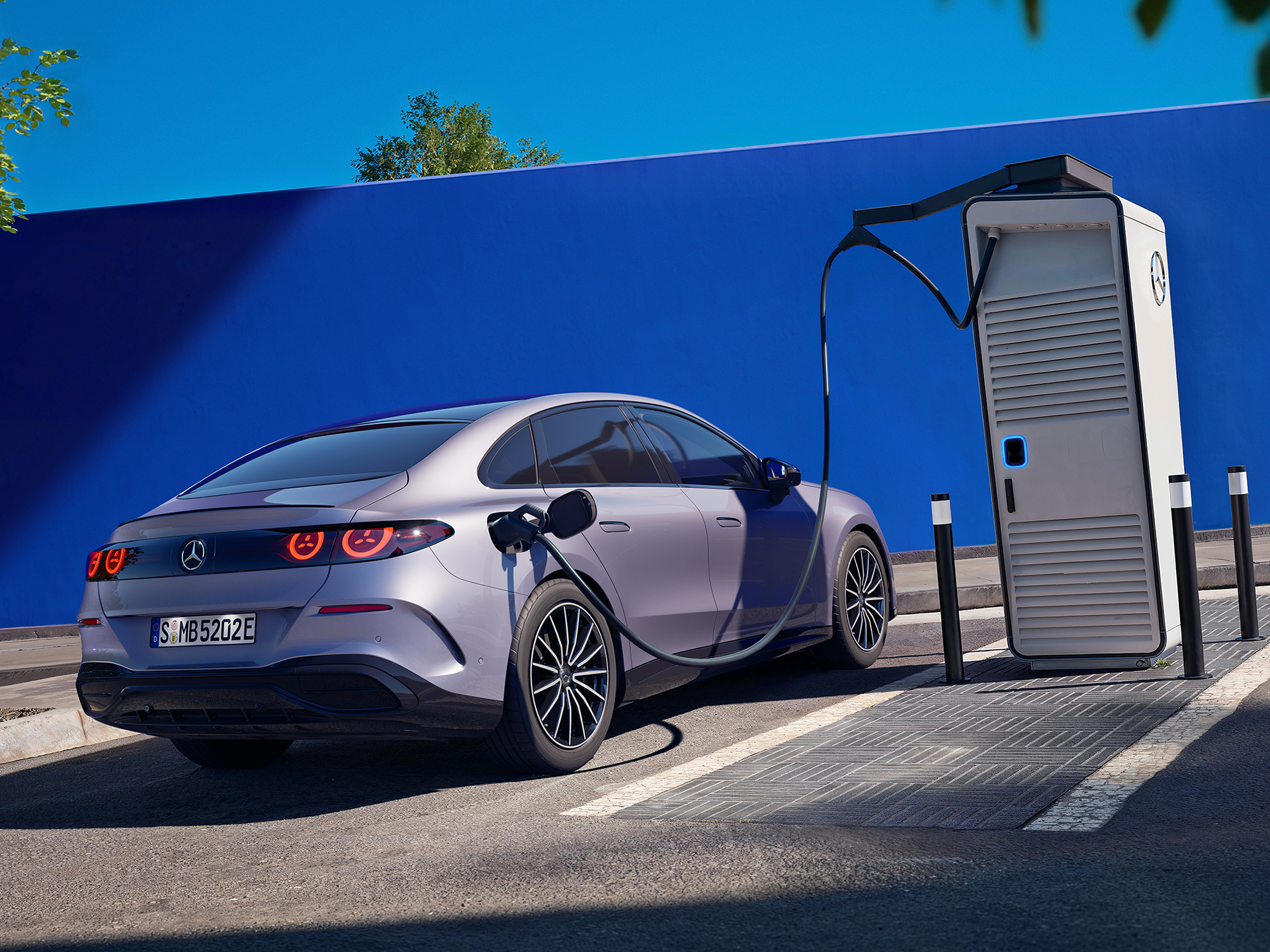 Charging | C-Class | Mercedes-Benz Charging of the new C-Class from Mercedes-Benz.