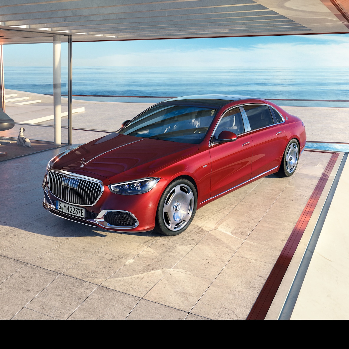 Frontal side view of the S-Class from Mercedes-Maybach.