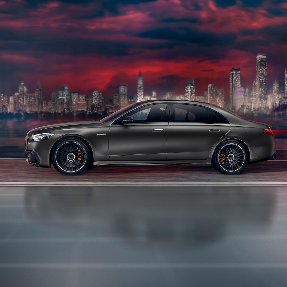 Frontal side view of the Mercedes-AMG S 63 E PERFORMANCE.