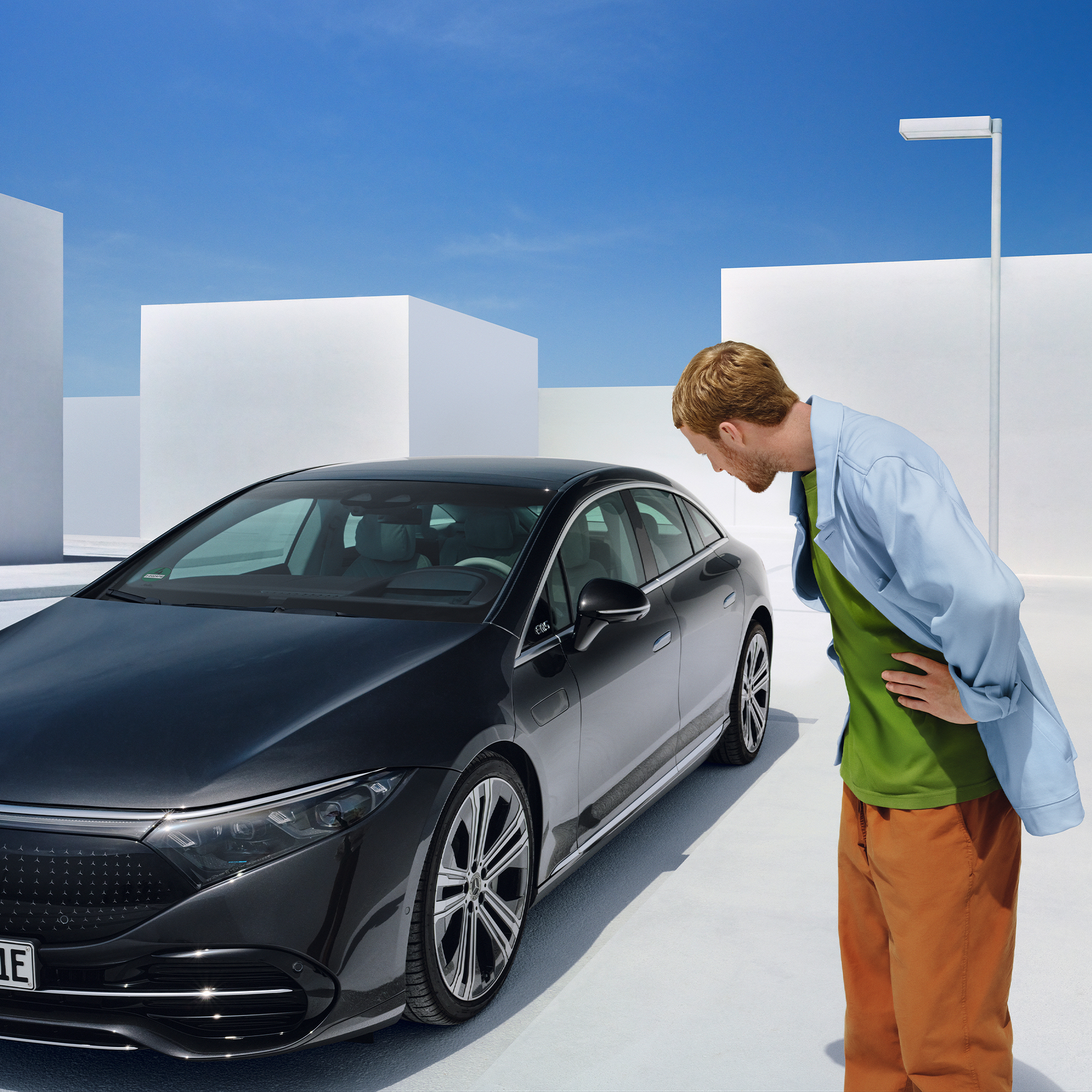 Accident Recovery and Breakdown Management | Standard Services | Mercedes me When a breakdown occurs, the emergency assistant is activated in the vehicle.