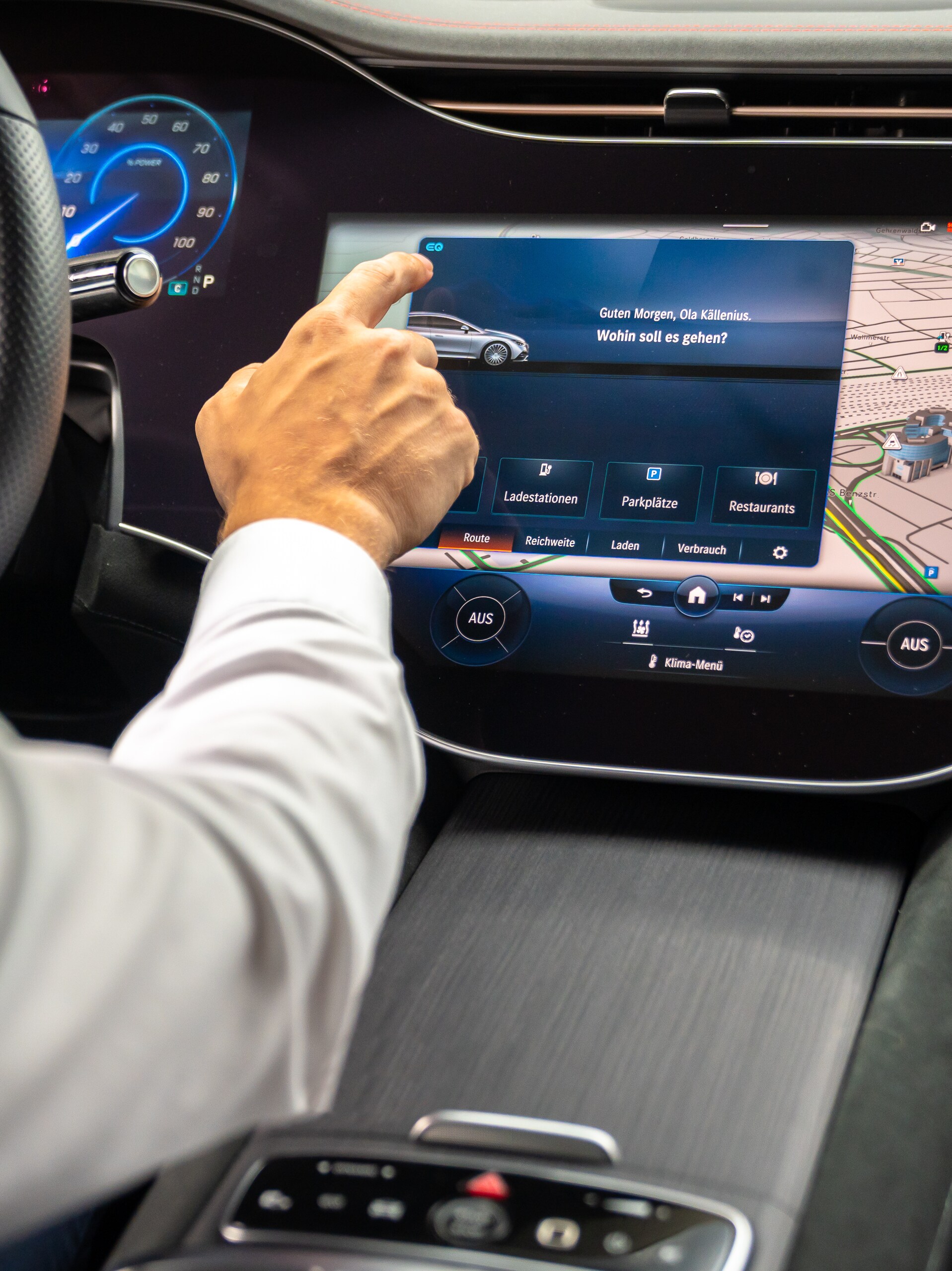 Navigation with Electric Intelligence calculates the best route, including charging stops