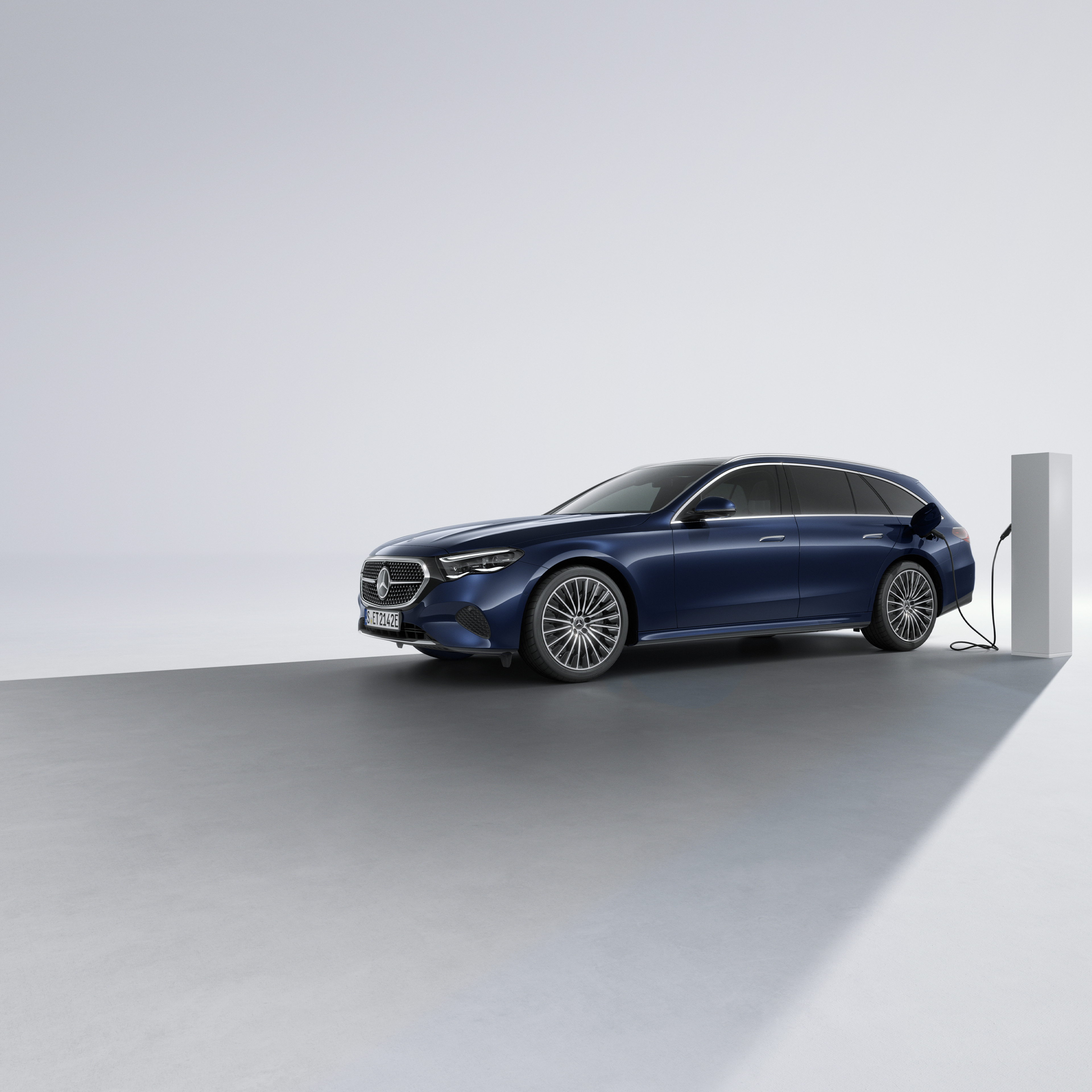 Plug-in hybrid models | Mercedes-Benz A plug-in hybrid vehicle from Mercedes-Benz in a rear side view at a charging station.