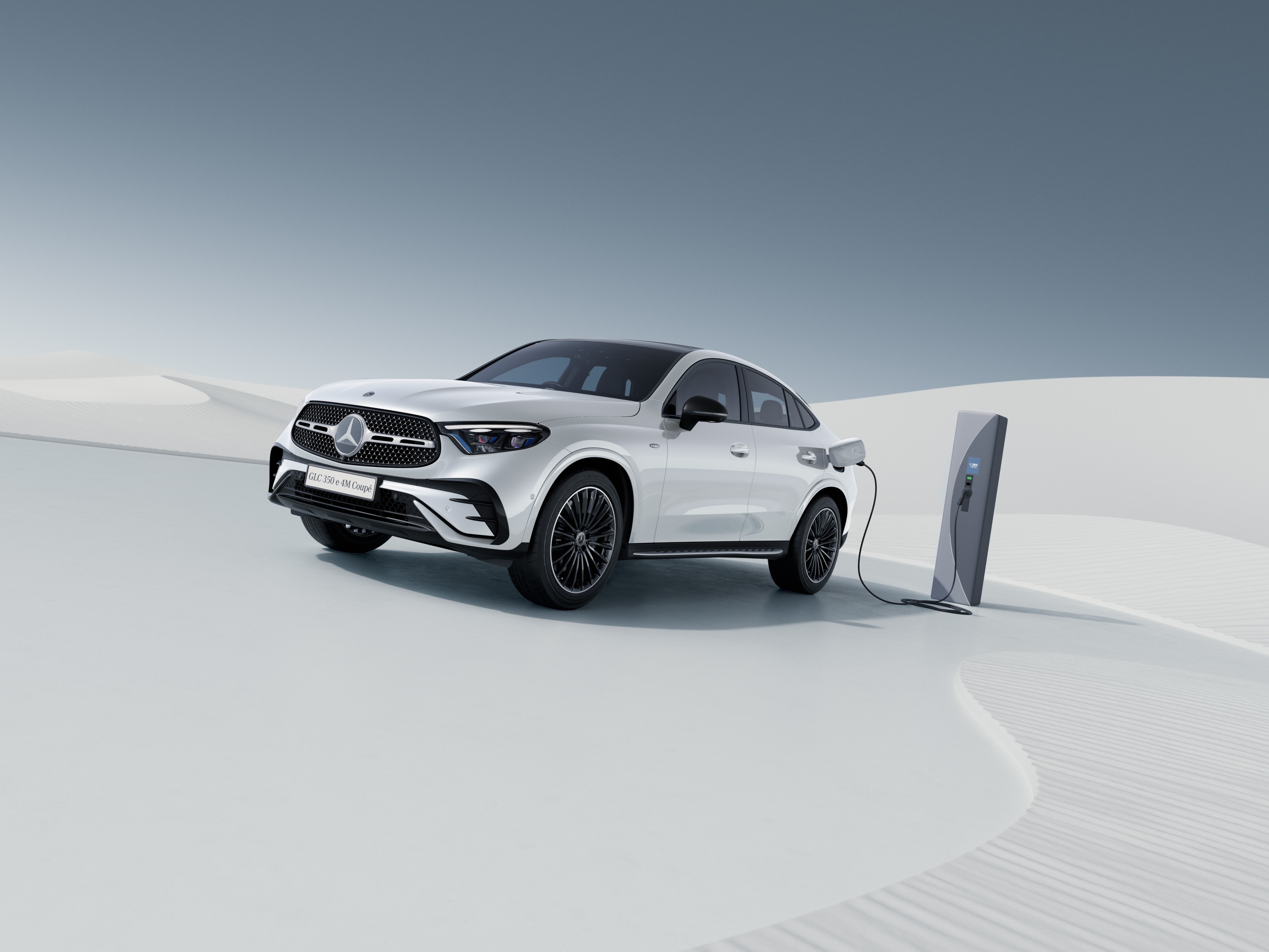 Packed with passion. The new Mercedes-Benz GLC Coupé Nightfall Edition. Packed with passion. The new Mercedes-Benz GLC Coupé Nightfall Edition.