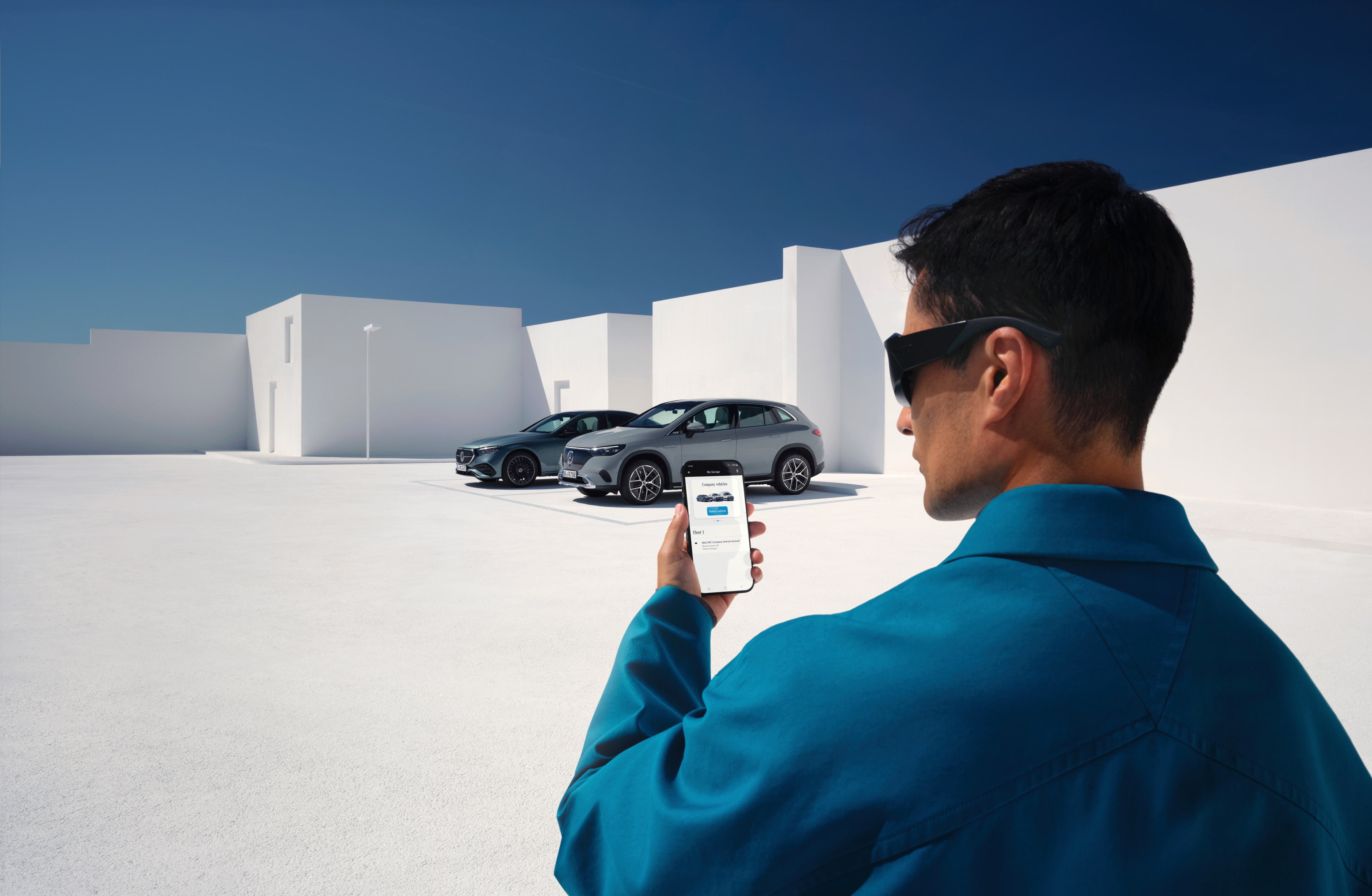 Always connected to your Mercedes-Benz. Make your life easier with the Mercedes-Benz apps.