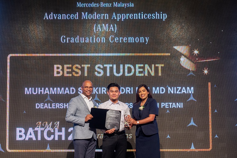 Muhammad Syakir Badri Bin MD Nizam 2022 - News & Events Article Picture shows graduation ceremony of Muhammad Syakir Badri Bin MD Nizam on stage
