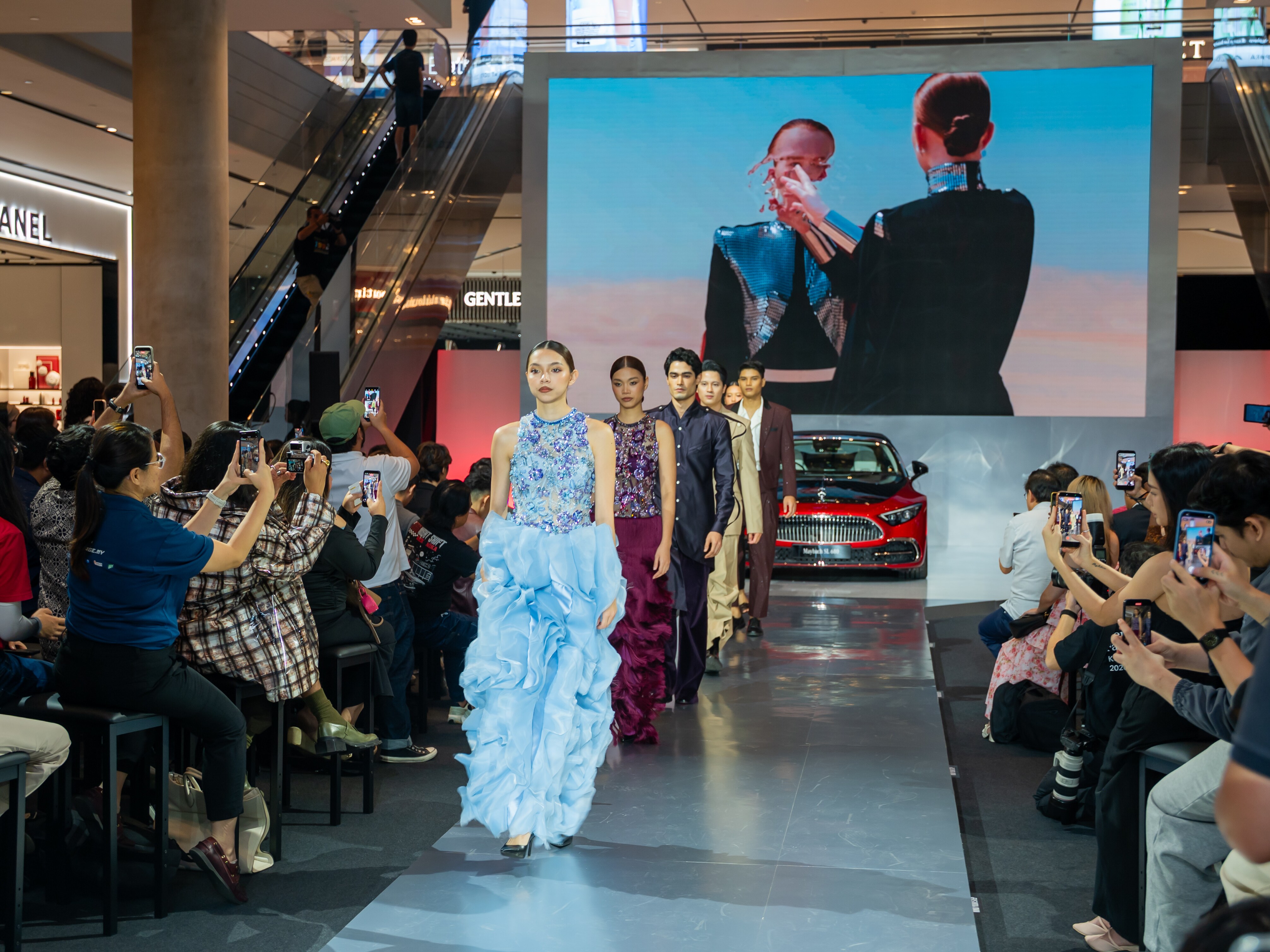 Beyond the runway: the new Mercedes-Maybach SL Monogram Series