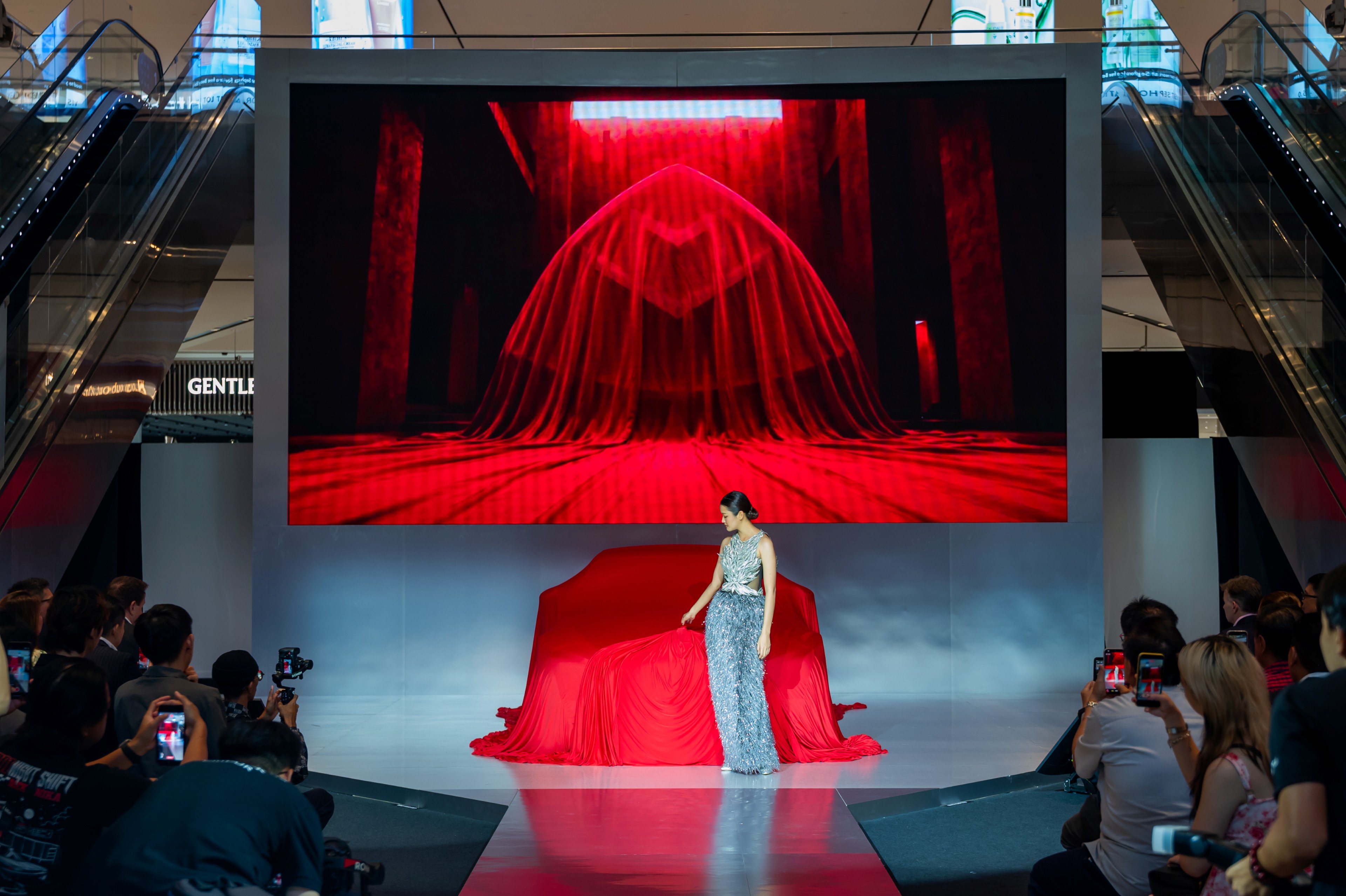 Grand opening. The new Mercedes-Maybach SL Monogram Series. Grand opening. The new Mercedes-Maybach SL Monogram Series.