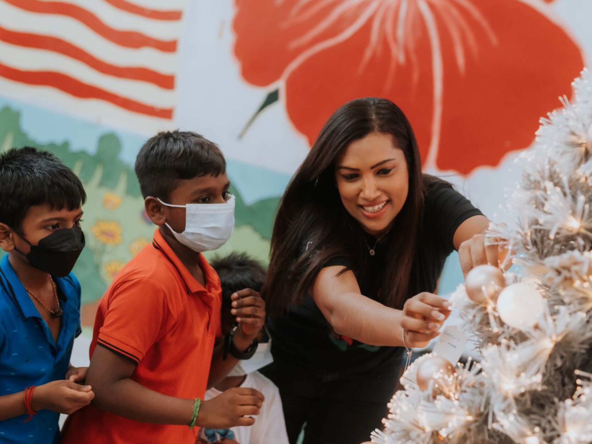 Ms. Sagree Sardien, CEO & President of Mercedes-Benz Malaysia at Suriana Welfare Society to celebrate the joy of this holiday season.