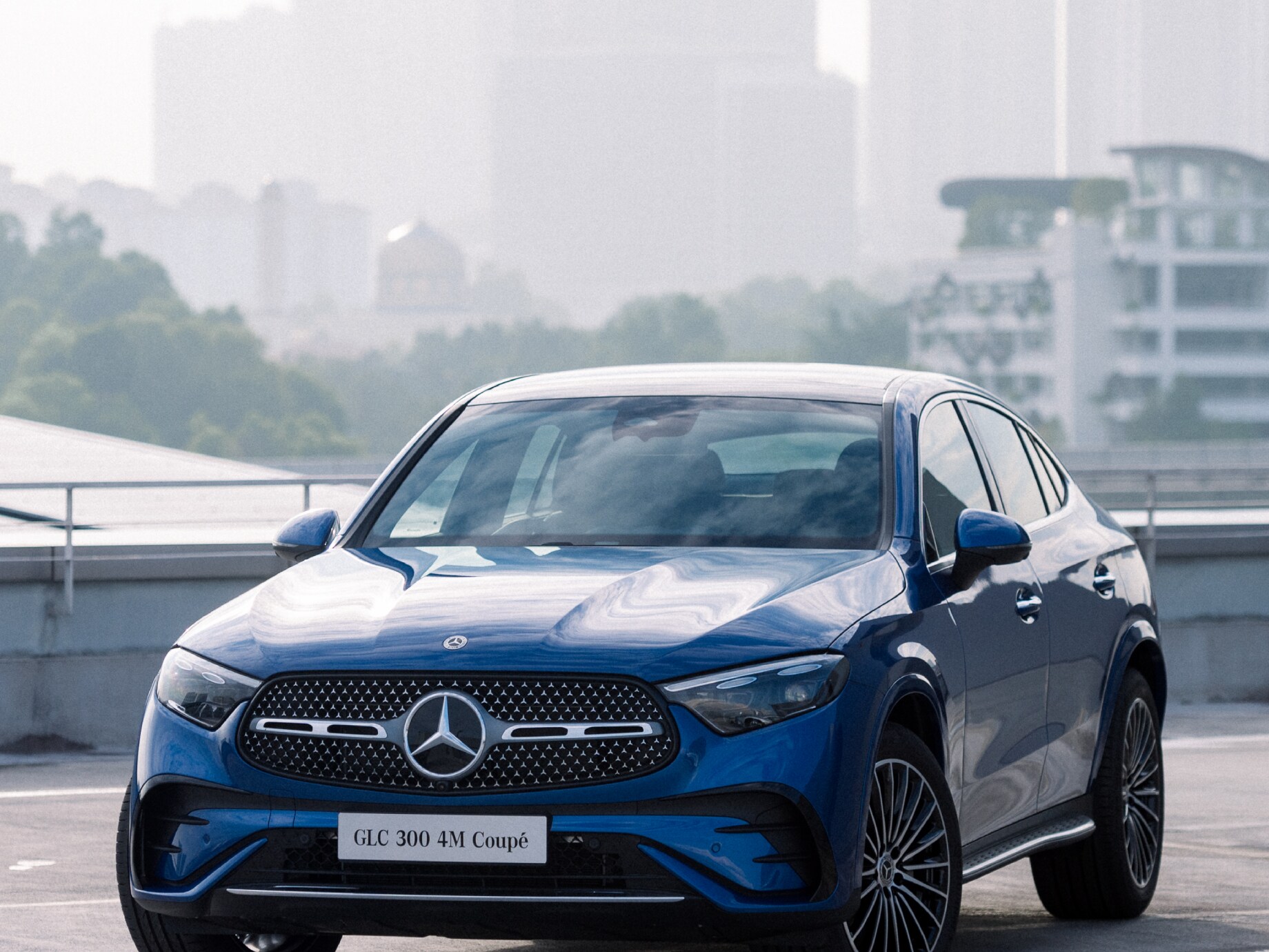 Front side image of the Mercedes-Benz GLC 300 4MATIC Coupé