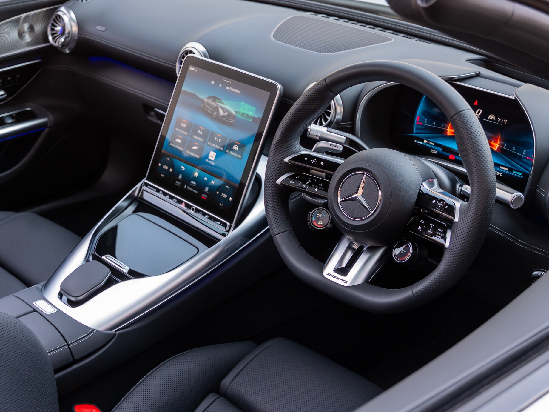 Driver side interior of the Mercedes-AMG SL 43
