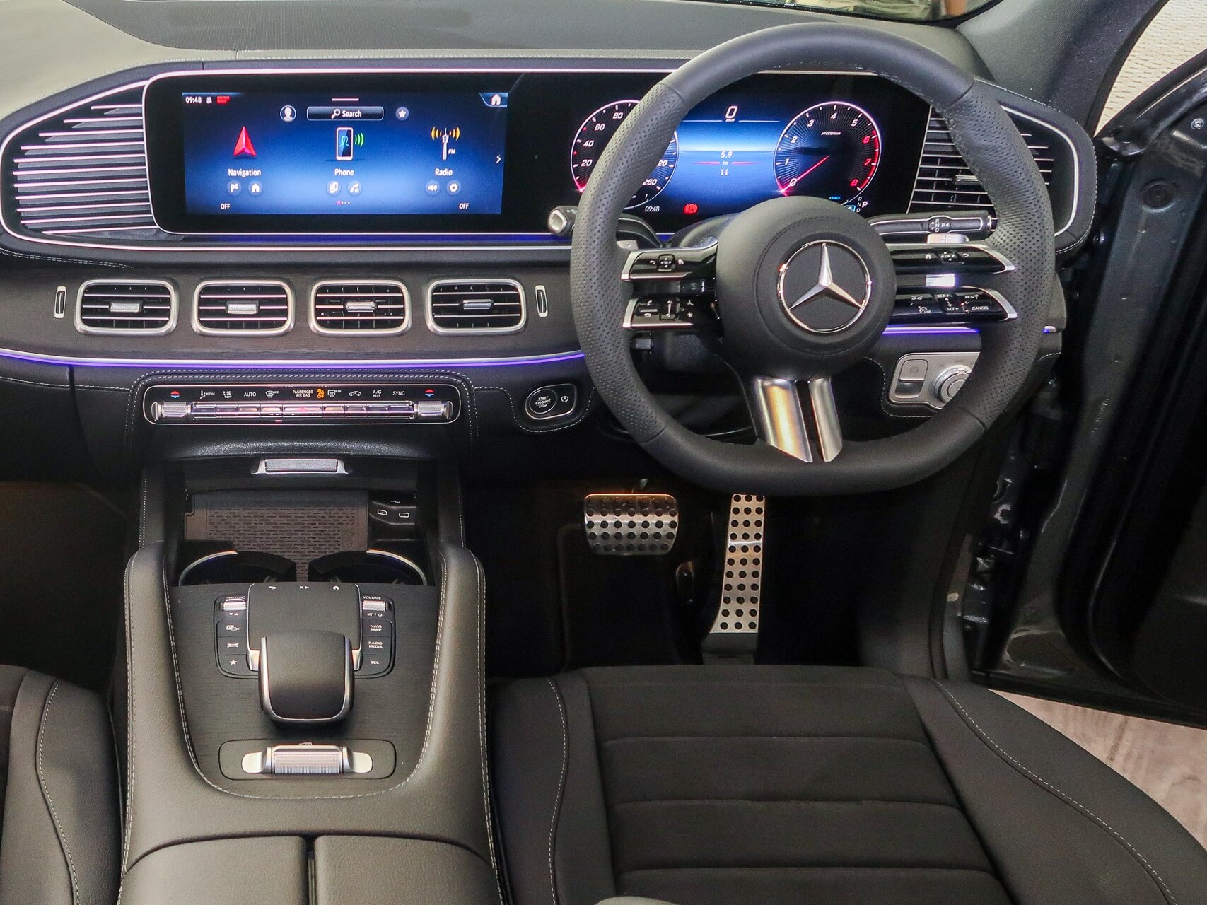Front interior of the new GLE 450 4MATIC