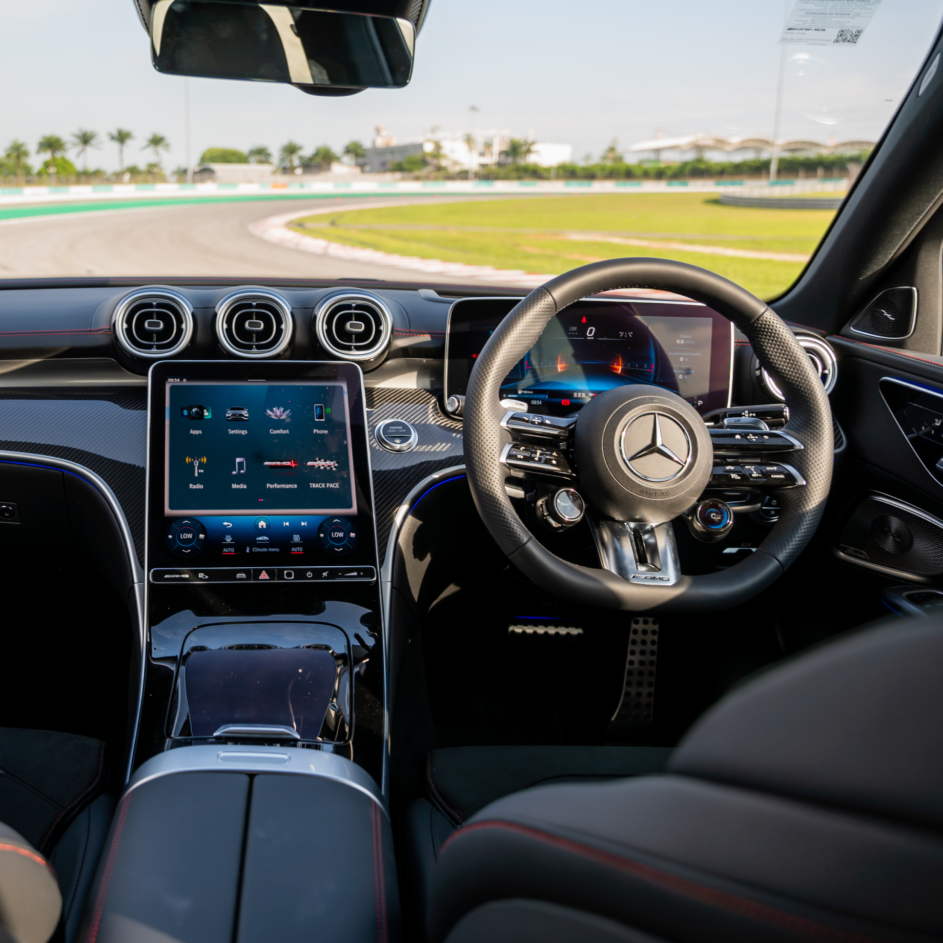 Mercedes-AMG C 43 4MATIC - New Mercedes-AMG Compacts Dashboard and front interior of the new Mercedes-AMG C 43 4MATIC