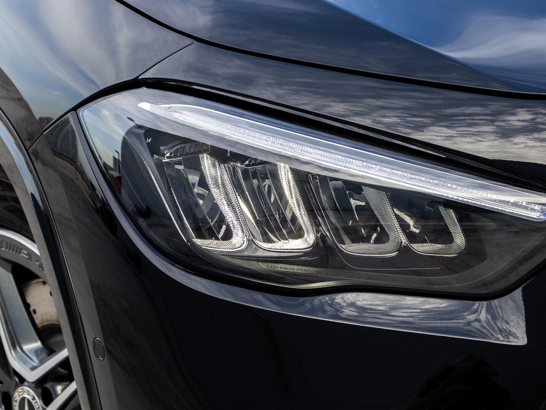 Close-up of the headlights of the GLA 250