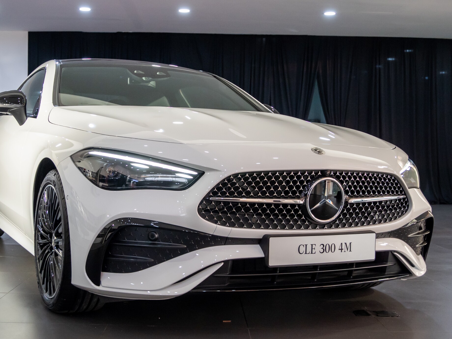 Front view of the CLE 300