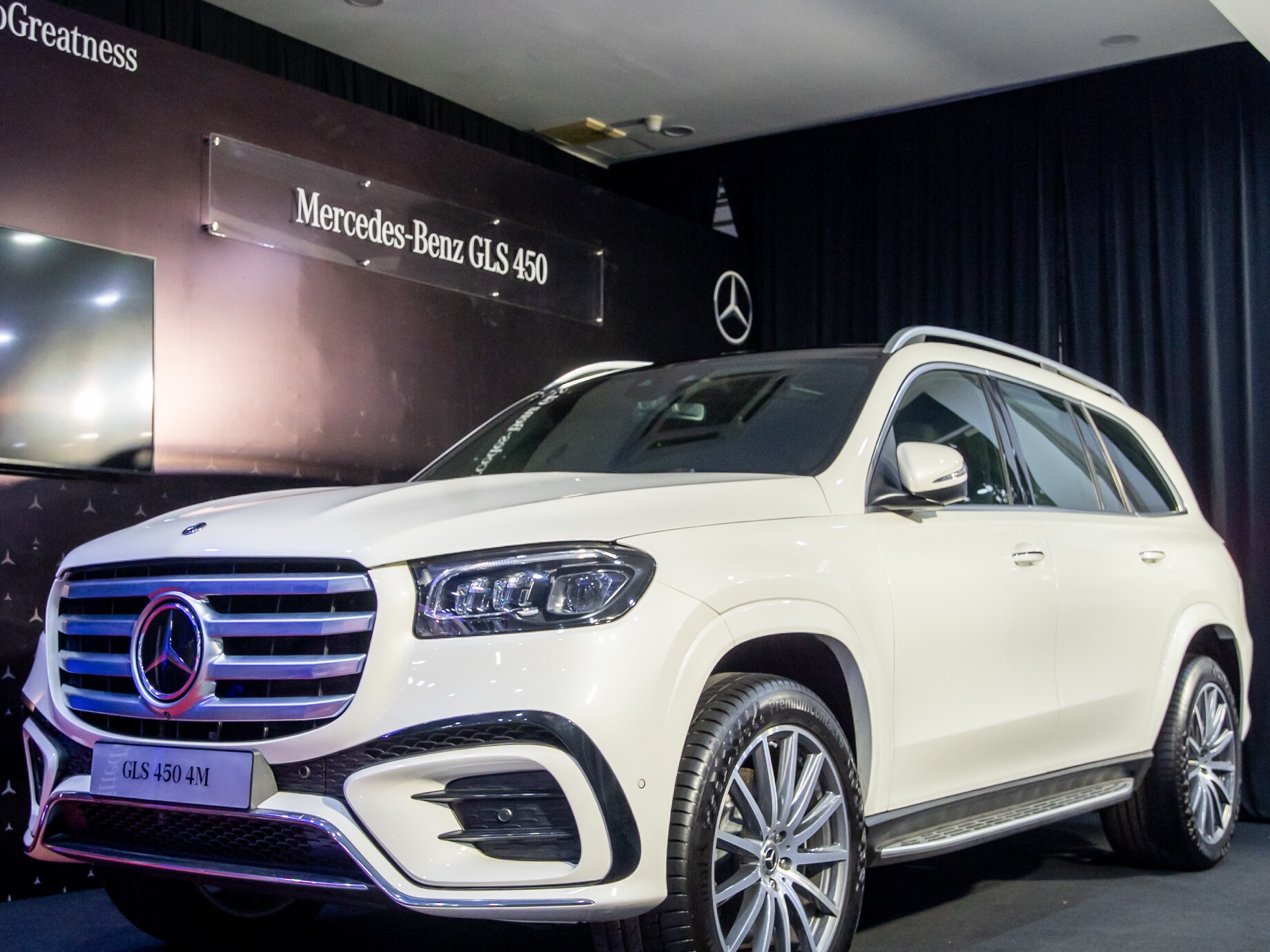 Front exterior of the new GLS 450 Facelift.